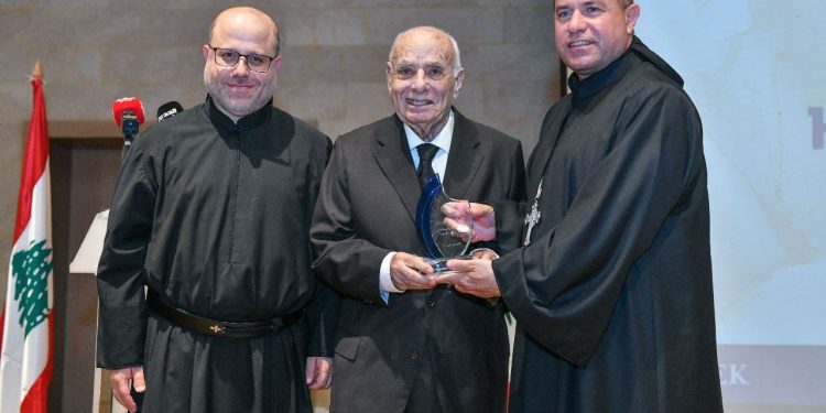 جامعة الروح القدس – الكسليك تكرّم إدمون رزق وتتسلّم أرشيفه الوطني في احتفال مهيب