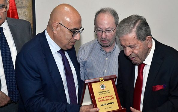 جعجع في تكريم الدكتور نبيل خليفه: حمل سلاحاً أقوى من البندقية وهو سلاح الفكر