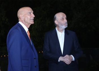 تلزيم لبنان للدستور والسيادة الوطنية