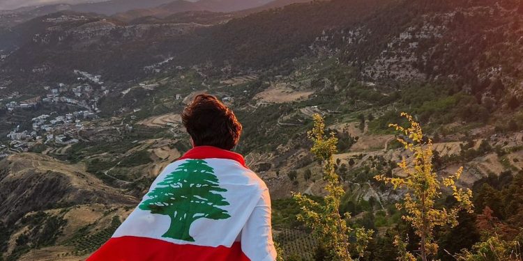”كلٌّن بفلوا”… ويبقى أهل الأرض