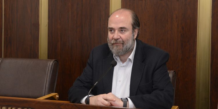 عقيص يسائل الحكومة حول توقيف جورج طوق