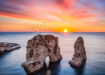 “القطبة المخفية” على صخرة الروشة