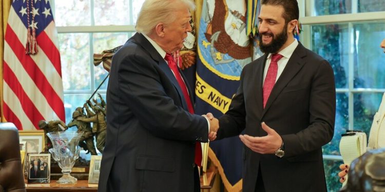 الشرع يجيب على سؤال: ماذا تقول لمن يتساءل عن كيفية رفع العقوبات عنك وأنت قاتلت ضد أمريكا؟
