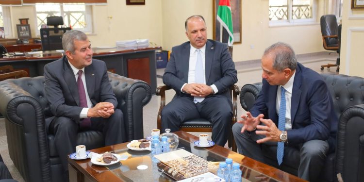 عمّان تحتضن اجتماعات التعاون الثلاثي المشترك بين الأردن وسوريا ولبنان لمناقشة مشاريع الكهرباء والغاز