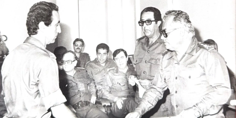 العميد المتقاعد وهبة قاطيشه يروي (2من4): هذه قصة حرب أيار 1973 وانقسام الجيش… كنا نقاتل في تل الزعتر وكان عون في برمانا