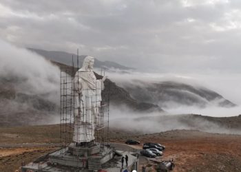 القاع ترفع رسالتها من على جبل الصليب