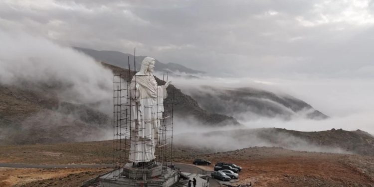 القاع ترفع رسالتها من على جبل الصليب