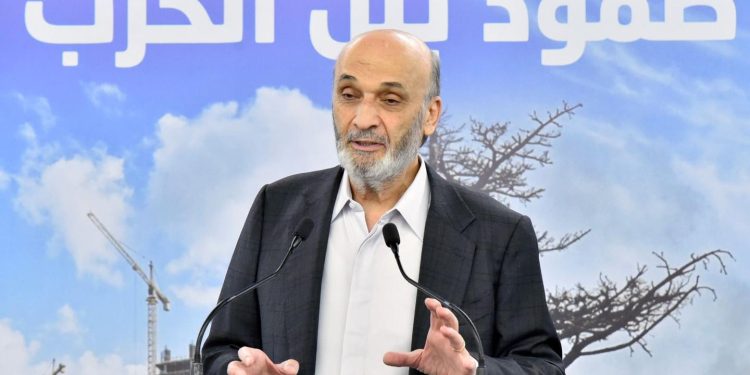 جعجع: من لا يعترف بما يقوم به الرئيس والحكومة الشرعية لا يعترف بوجود دولة في لبنان