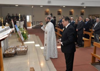 قدّاس وجنّاز الأربعين لراحة نفس الشهيد بيار معوّض وزوجته فلافيا مراد، والسيّدة رولا مطر، في كنيسة سيّدة لبنان – لندن