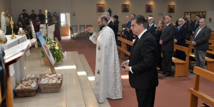 قدّاس وجنّاز الأربعين لراحة نفس الشهيد بيار معوّض وزوجته فلافيا مراد، والسيّدة رولا مطر، في كنيسة سيّدة لبنان – لندن