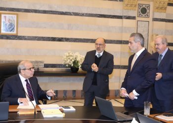 استقدمهم بالطائرات والبر… مقاتلون من أقطار المنطقة