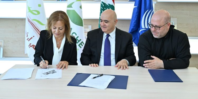 اتفاقية رائدة بين جامعة الروح القدس – الكسليك وشركة الدكاش للزراعة