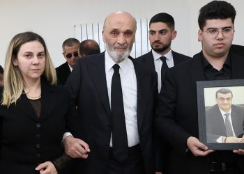“القوات” وبلدة حدشيت تودعان ريمون حنا في مأتم شعبي حاشد