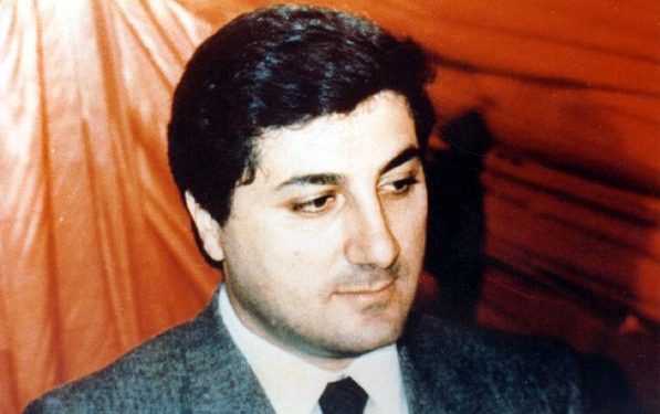عندما تشبه الأقزام نفسها بالعمالقة